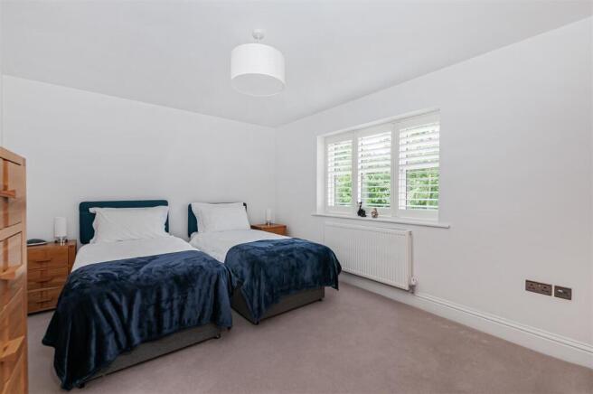 4 bed Detached for sale Image 12