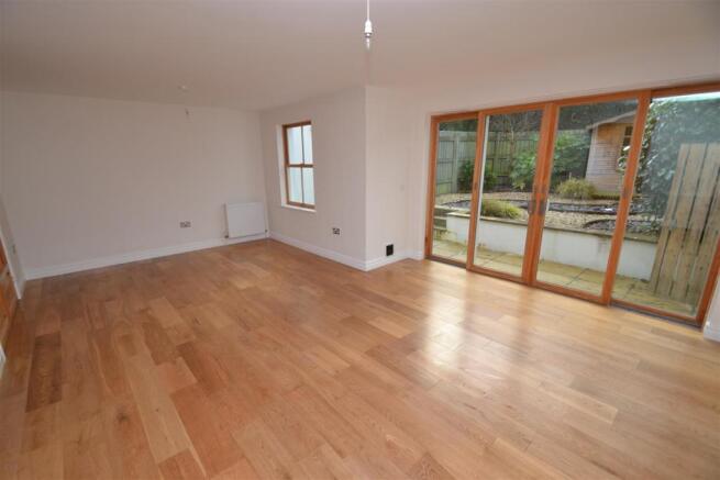 LIVING/DINING AREA