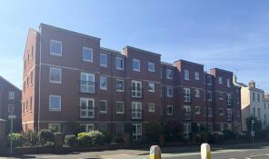 33, Cathedral Court, London Road, Gloucester GL1 3QE