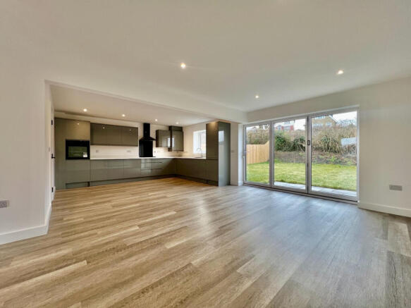 4 bed Detached for sale Image 5