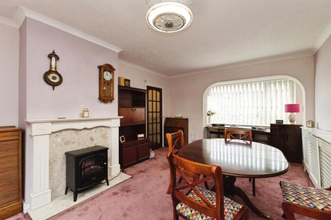 4 bed Semi-Detached for sale Image 8
