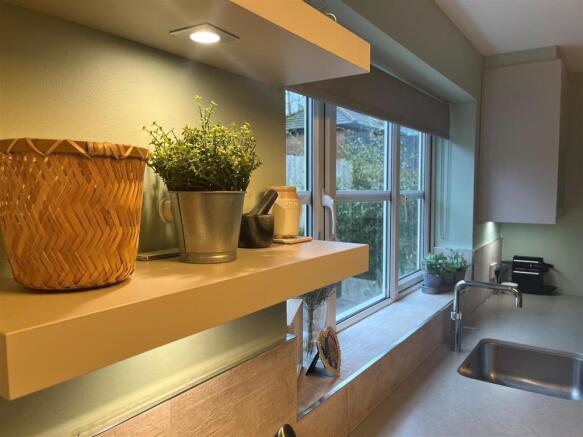 Kitchen a.jpg