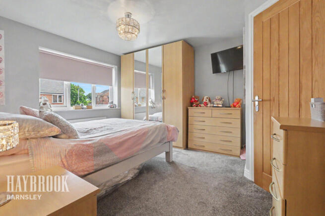 4 bed Detached for sale Image 12