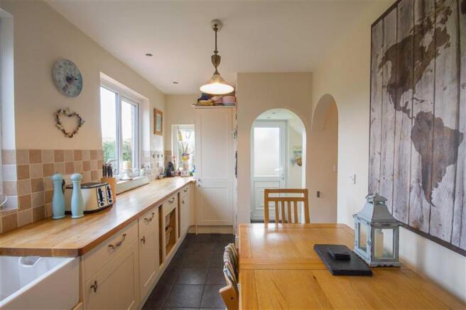 KITCHEN/BREAKFAST ROOM