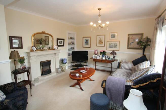 sitting/dining room