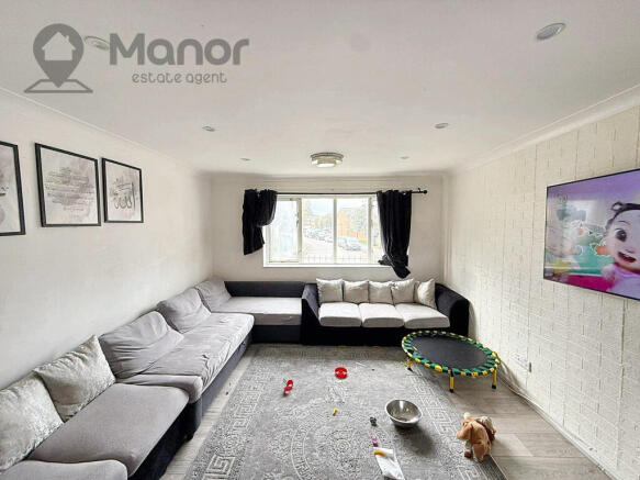 WhatsApp Image 2025-10-16 at 16.36.03 (3)