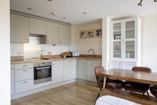 3 bed House for sale Image 6