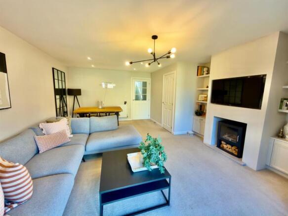 4 bed Semi-Detached to rent Image 5