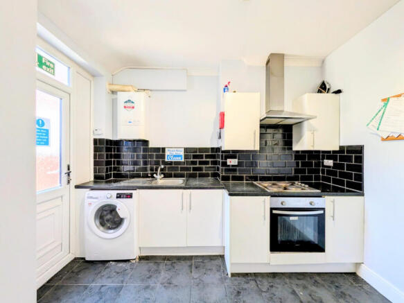 1 bed Terraced to rent Image 6