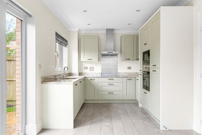 4 bed Semi-Detached for sale Image 5