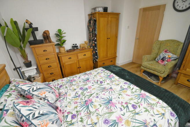 3 bed Semi-Detached for sale Image 10