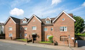 Flat 4, Gilliams House, Junction Road, Dorking RH4 3HB