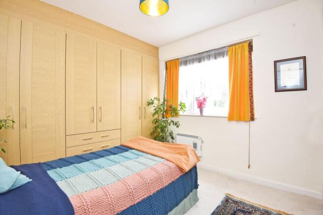 2 bed Flat for sale Image 5