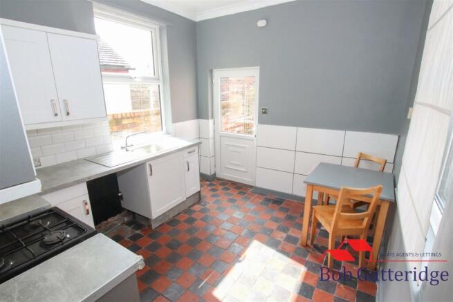 FITTED KITCHEN