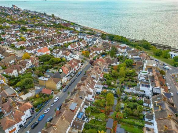 BEACH AVENUE, Leigh-On-Sea photo 4