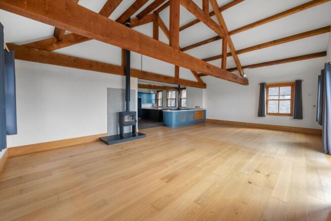 6 bed Detached for sale Image 9
