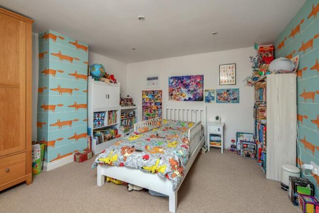 BEDROOM 2