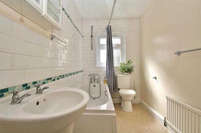 Bathroom (2).jpg