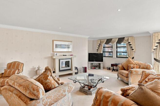 2 bed Flat for sale Image 5