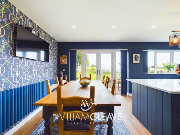 Kitchen/ Dining Room