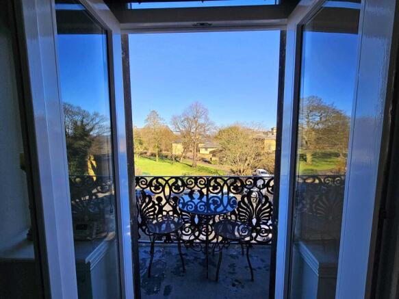 2 bed Flat for sale Image 4