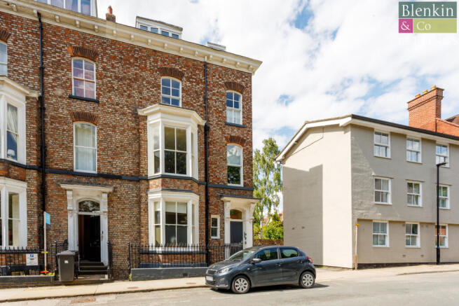 2 bed Apartment to rent Image 12