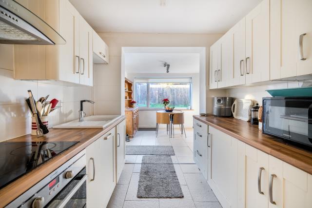 Sutton Road, Speen, Newbury photo 4