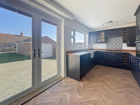 3 bed House for sale Image 5