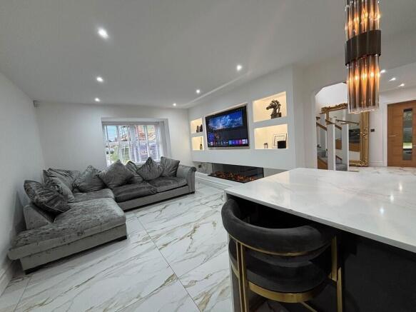4 bed Detached for sale Image 8