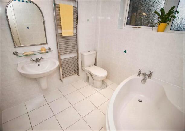 FAMILY BATHROOM