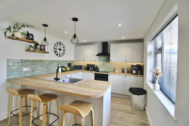 Lansdown Close, Melksham, Wiltshire photo 4
