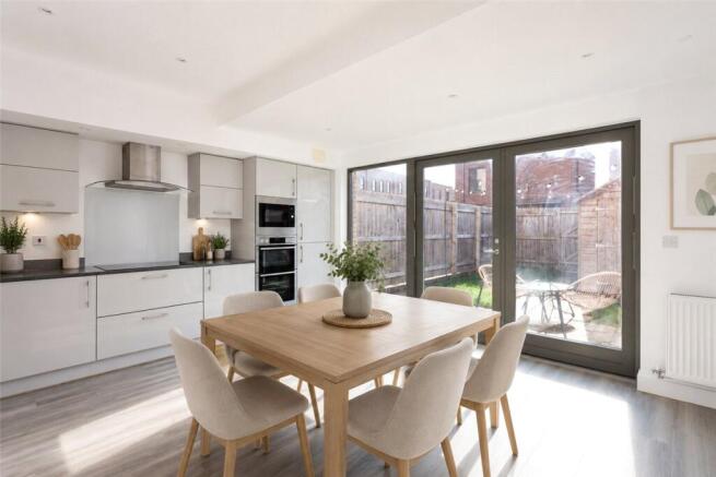 4 bed Terraced for sale Image 2