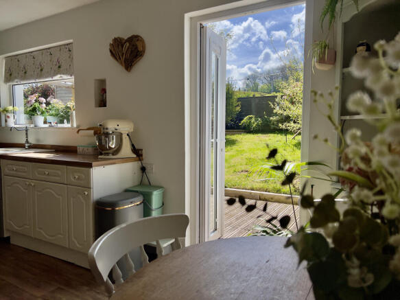 South facing garden and views over coast and countryside! photo 4