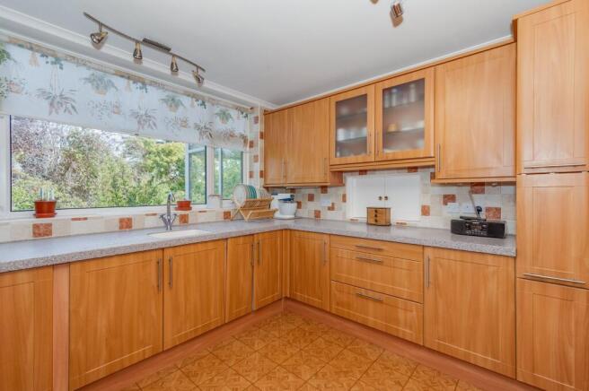 4 bed Detached for sale Image 6