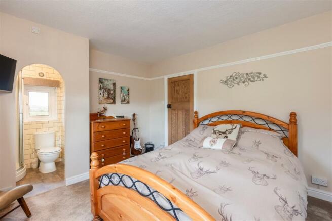 Mouse Cottage Bedroom 1-2.jpg