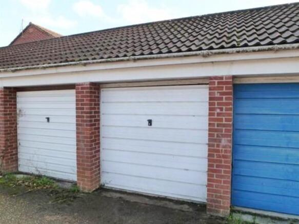 Garage in Block