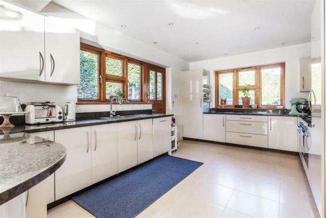 house. Partnership Shere