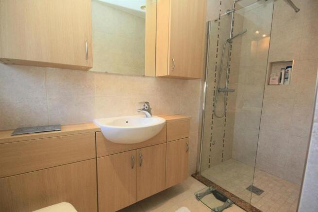 EN-SUITE SHOWER ROOM