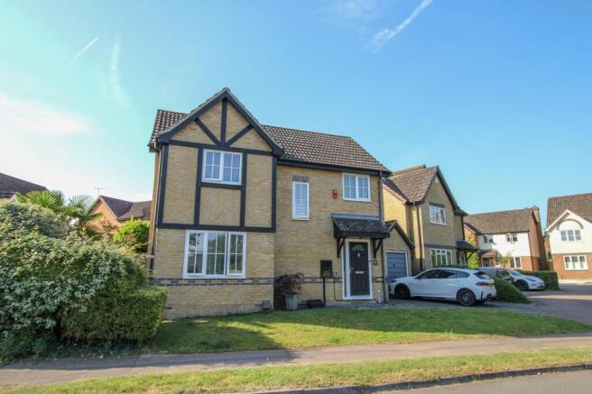 3-bed detached on Hammonds Ridge, Burgess Hill, RH15, £525,000