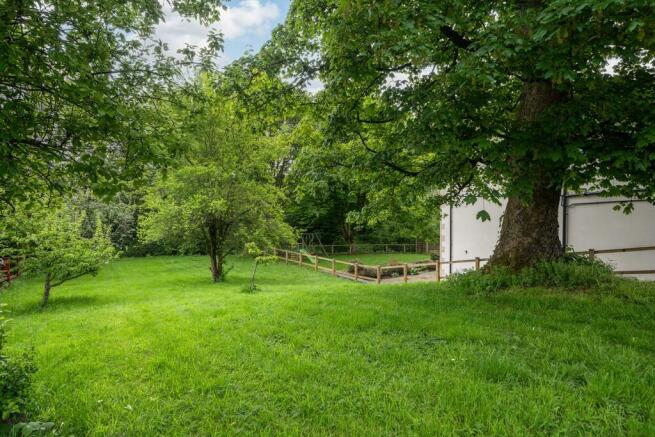 4 bed Detached for sale Image 5