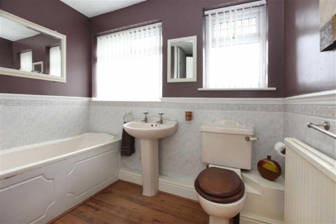 FAMILY BATHROOM