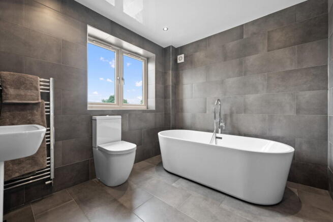 4 bed Detached for sale Image 3