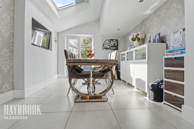 4 bed Semi-Detached for sale Image 9
