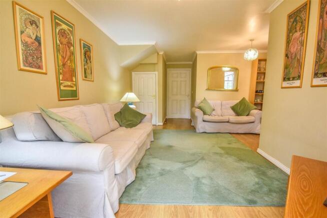Castle Stream Court, Dursley photo 4