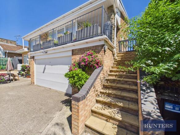 4 bed Detached for sale Image 10