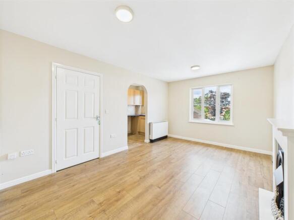 2 bed Flat for sale Image 5