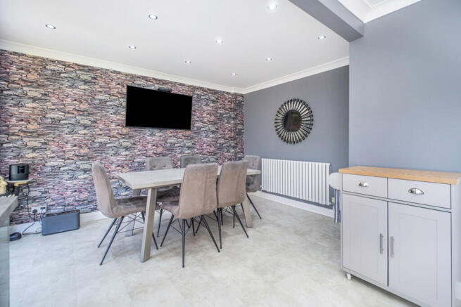 4 bed Detached for sale Image 9