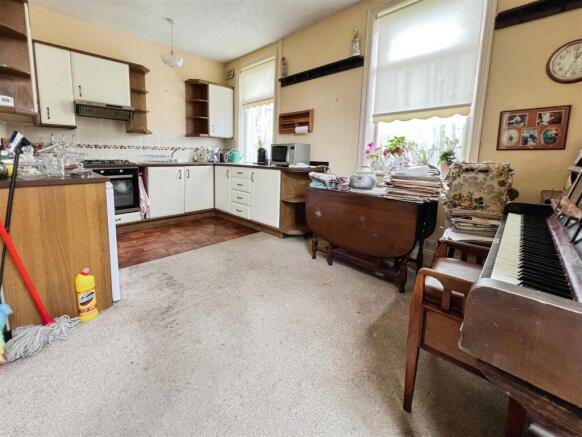 2 bed Semi-Detached for sale Image 5