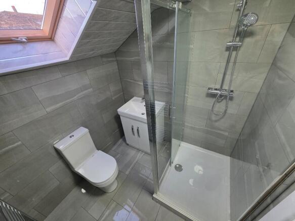 4 bed Semi-Detached to rent Image 11