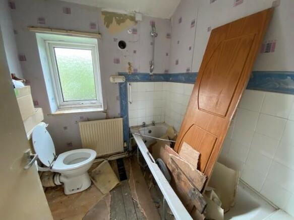 BATHROOM T202407291636.jpg